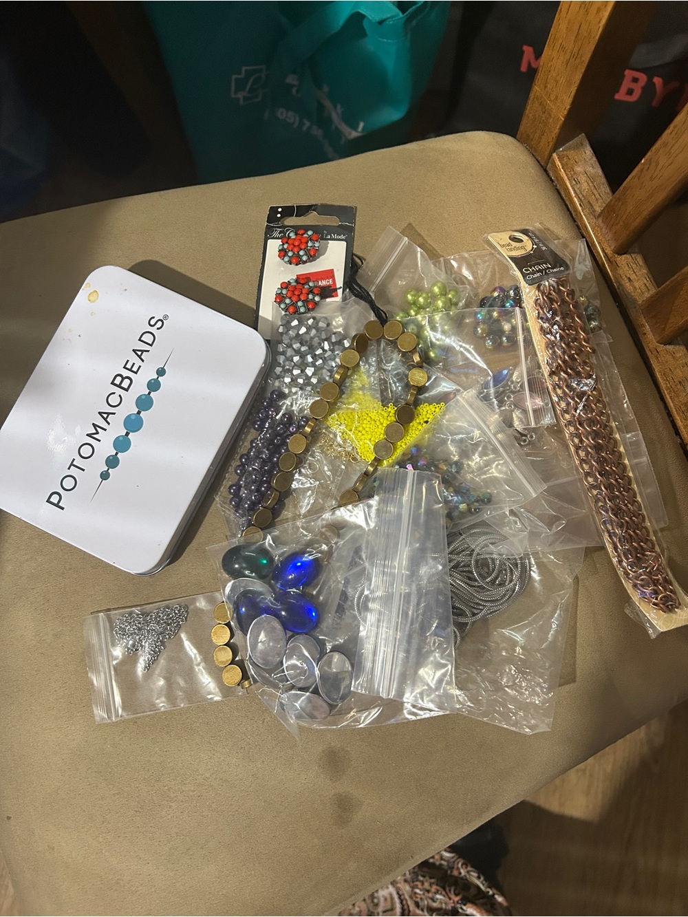 Snik peek of what you get Assorted Women’s Jewelry Bead supply